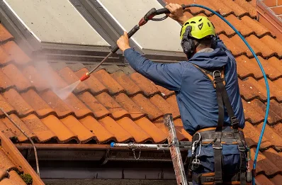 Démoussage et hydrofuge de toiture à Bec-de-Mortagne